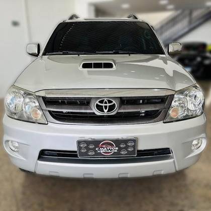 TOYOTA HILUX SW4 3.0 SRV 4X4 16V TURBO INTERCOOLER DIESEL 4P AUTOMÁTICO TOYOTA HILUX SW4 3.0 SRV 4X4 16V TURBO INTERCOOLER DIESEL 4P AUTOMÁTICO